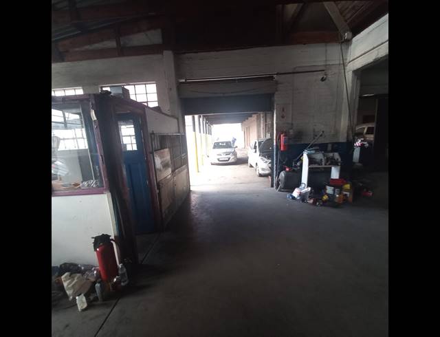 270M² WAREHOUSE TO LET IN CITY WEST